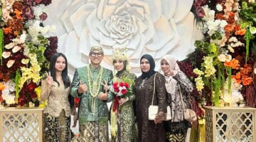 Keluarga Besar Dewi Apriatin Sampaikan Terima Kasih, Pernikahan Rini Anggraeni dan Azhar Dzulfiqar di Maison Grande Sukses Digelar